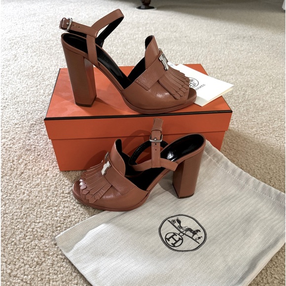 HERMES ‘ALESIA’ GOATSKIN SANDALS in Rose Bubinga, sz 38. - Picture 9 of 13